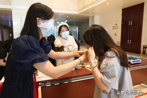 张雪吃瓜事件,揭秘网络舆论的狂欢与反思