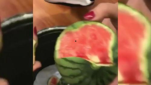 看别人吃扒皮瓜,见证味蕾的狂欢之旅