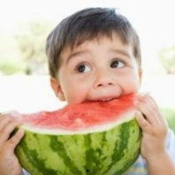 小孩吃瓜头像真人,小瓜娃的生动写照