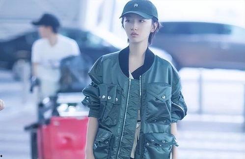 曾志伟周冬雨吃瓜,娱乐圈新动态引热议