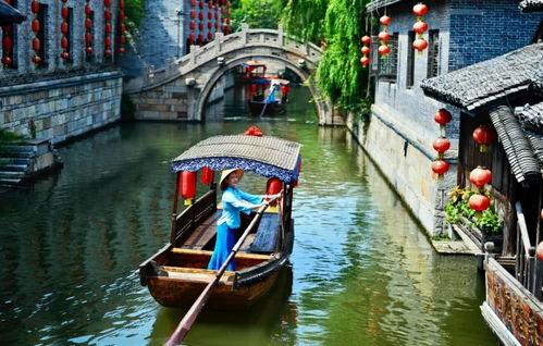 台儿庄古城吃瓜